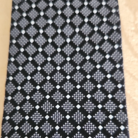 TRUMP Elegant Black and Blue Patterned Tie - Picture 7 of 7